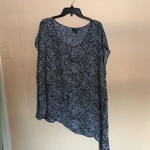 Asymmetrical shirt never worn